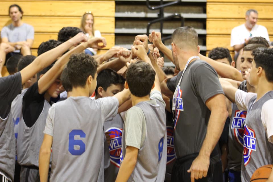 Huddle Tryouts 19.20 Huddle Tryouts 19.20